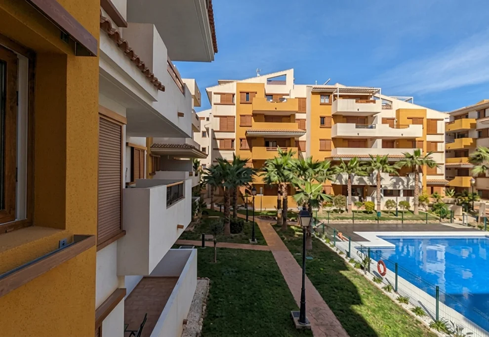 PISO EN TORREVIEJA Calle Ciclón 12 1